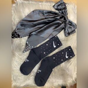 Nike bling /junk sock and bling bow set 
Girls toddler set